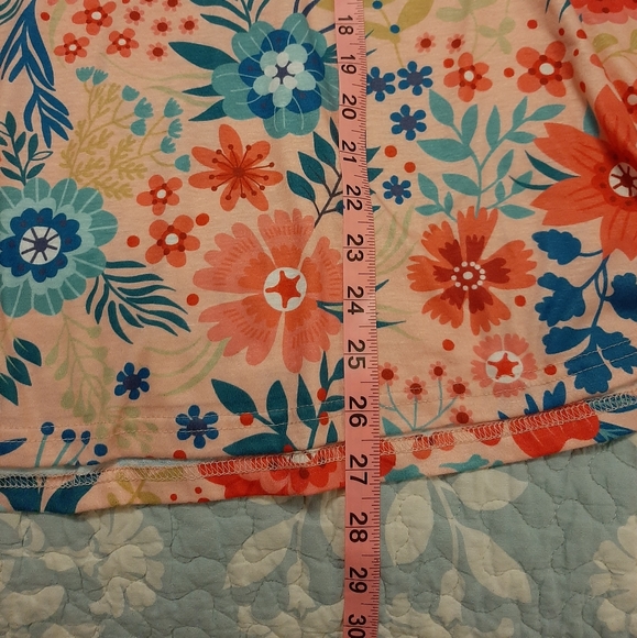 Miss Look top size 3XL pink and blue floral with black and white sleeves - Picture 5 of 5